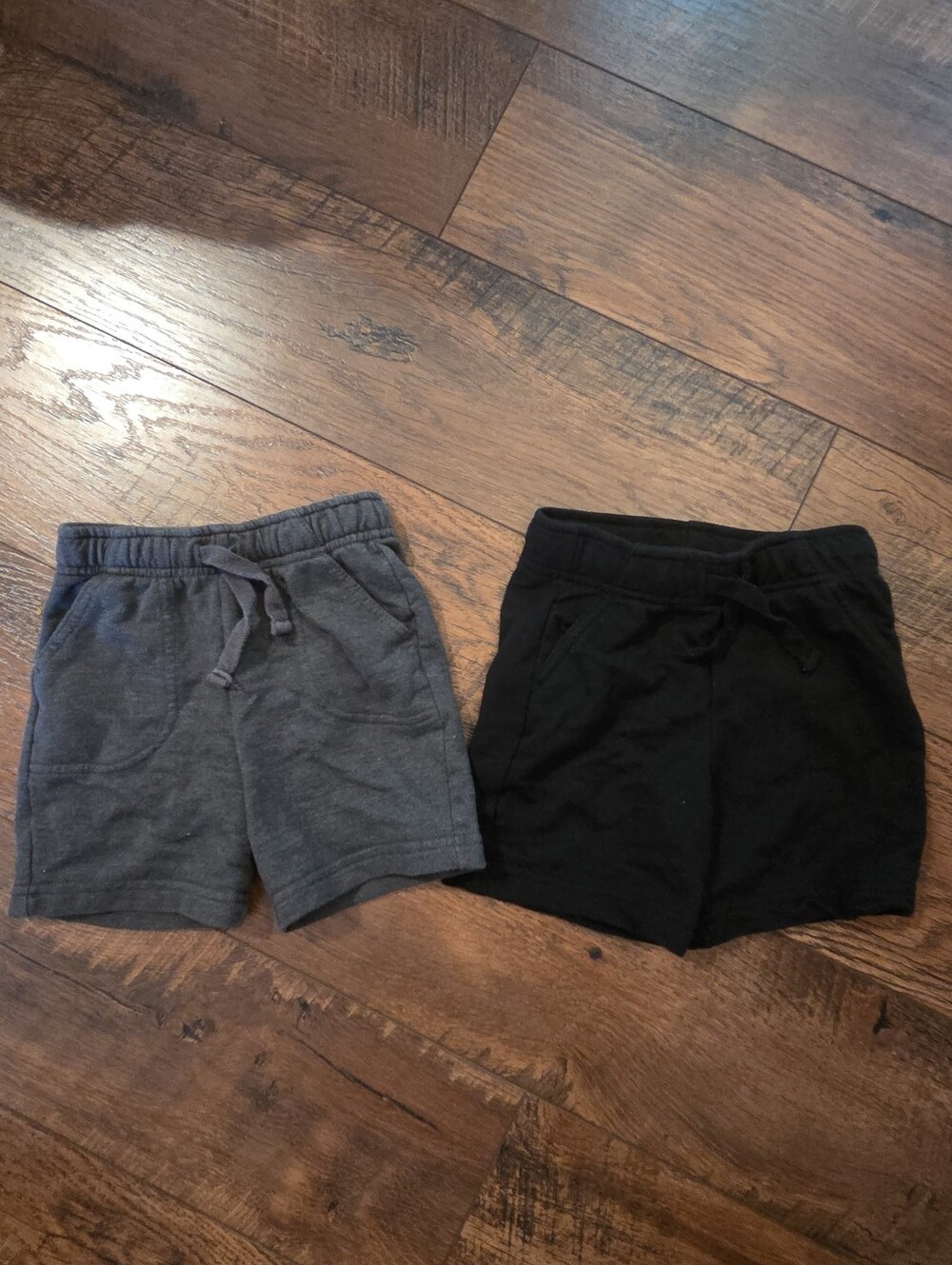 Cat & Jack Kids Knit Pull-On Shorts in Black and Gray 2T